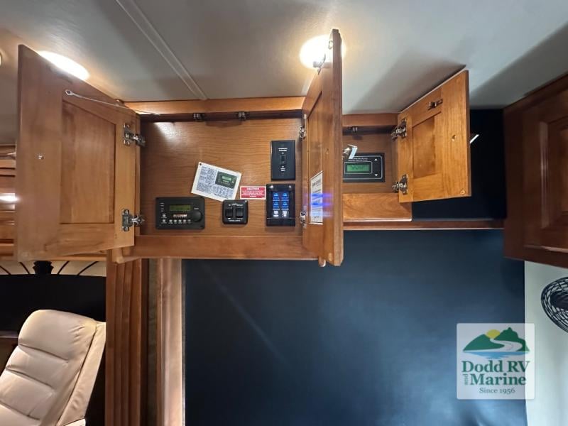 Pre-Owned 2015 Tiffin Motorhomes 40 AH - photo - 53