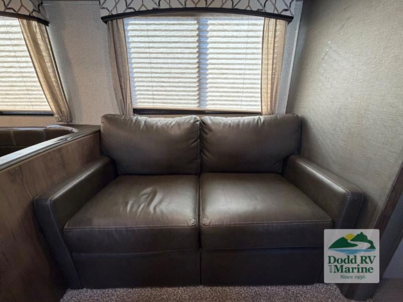 Pre-Owned 2019 Keystone RV 3350BH Grand Touring - photo - 17