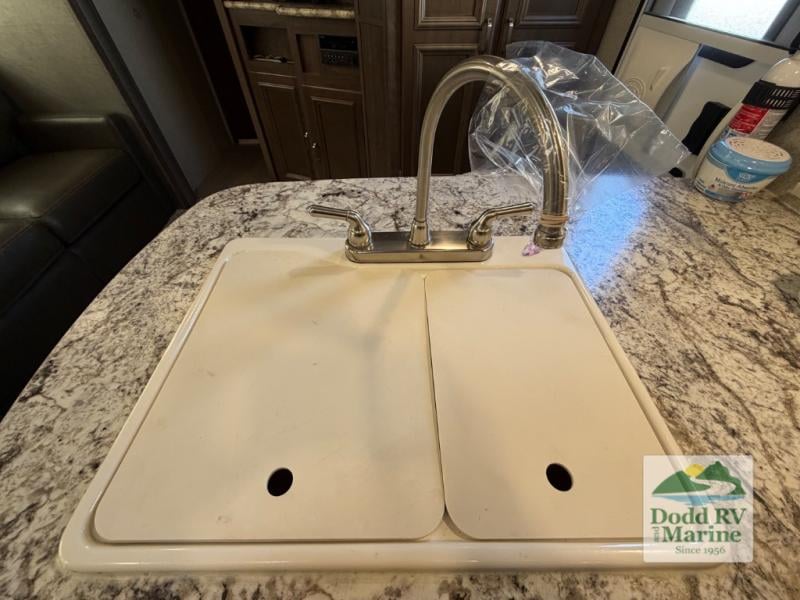 Pre-Owned 2019 Keystone RV 3350BH Grand Touring - photo - 9