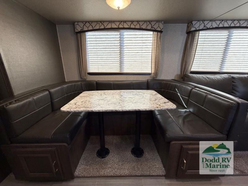 Pre-Owned 2019 Keystone RV 3350BH Grand Touring - photo - 16