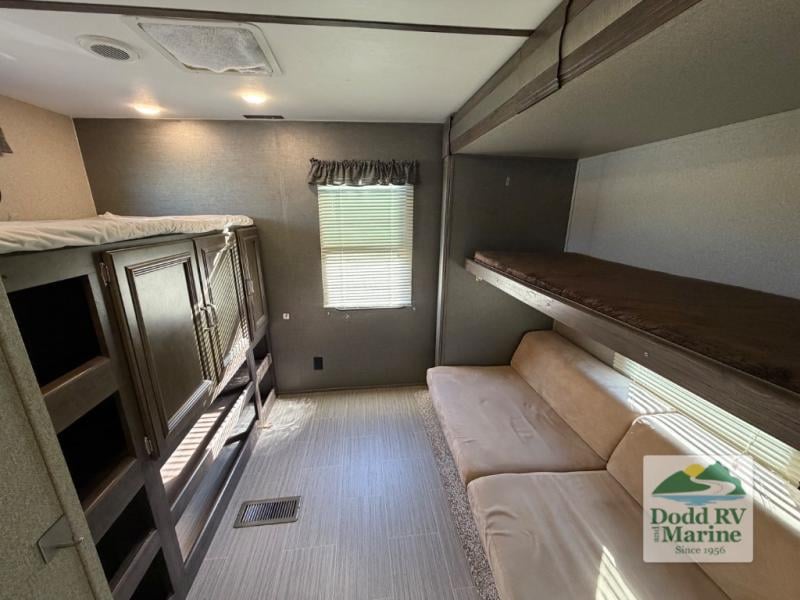 Pre-Owned 2019 Keystone RV 3350BH Grand Touring - photo - 29
