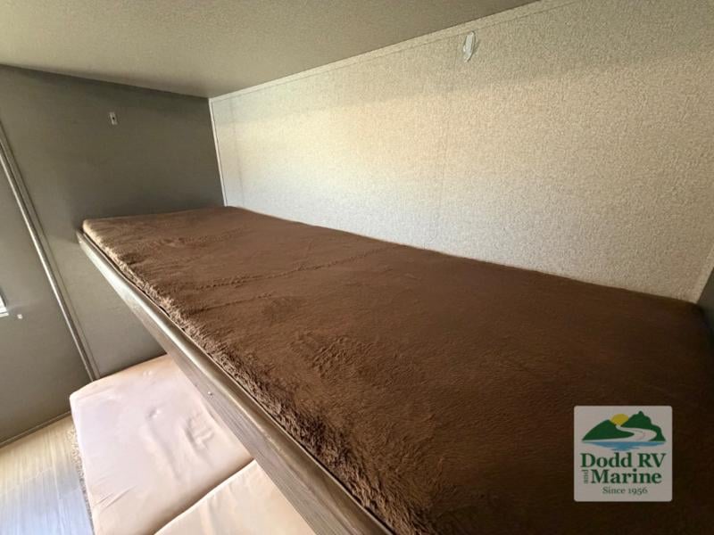 Pre-Owned 2019 Keystone RV 3350BH Grand Touring - photo - 31