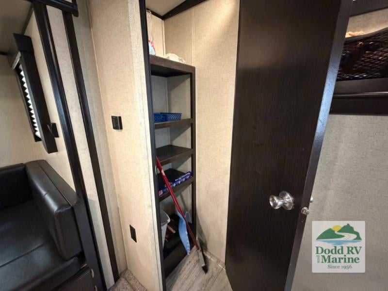 Pre-Owned 2021 Coachmen RV 2963BH - photo - 19
