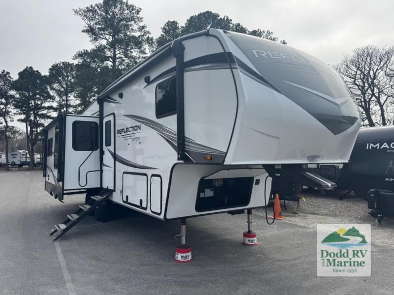 Pre-Owned 2023 Grand Design 303RLS - photo - 0