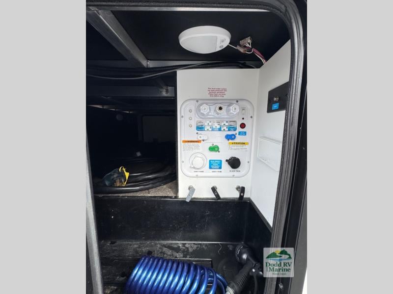 Pre-Owned 2023 Grand Design 303RLS - photo - 6