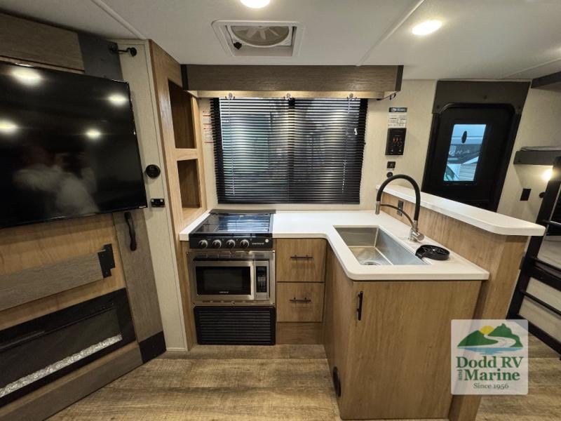 Pre-Owned 2024 Forest River RV 23LM - photo - 17