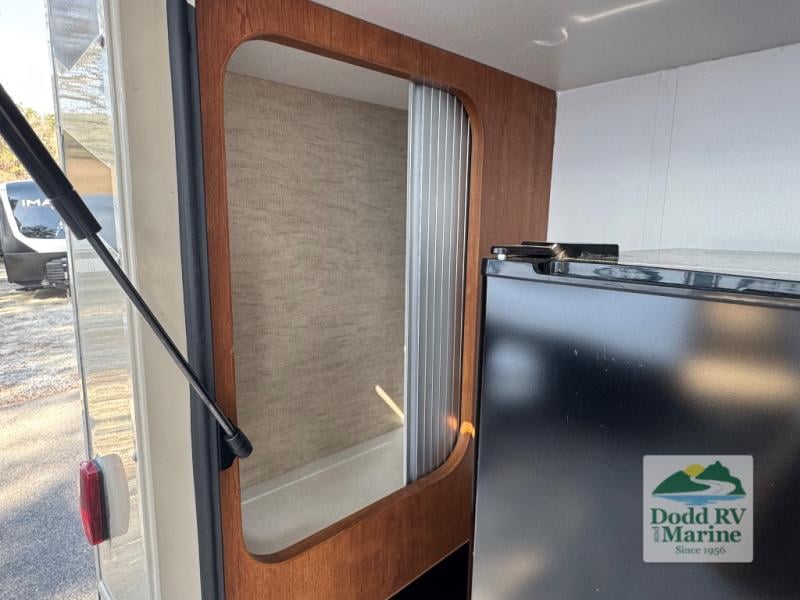 Pre-Owned 2018 Winnebago 29VE - photo - 10