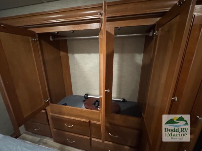 Pre-Owned 2018 Winnebago 29VE - photo - 42