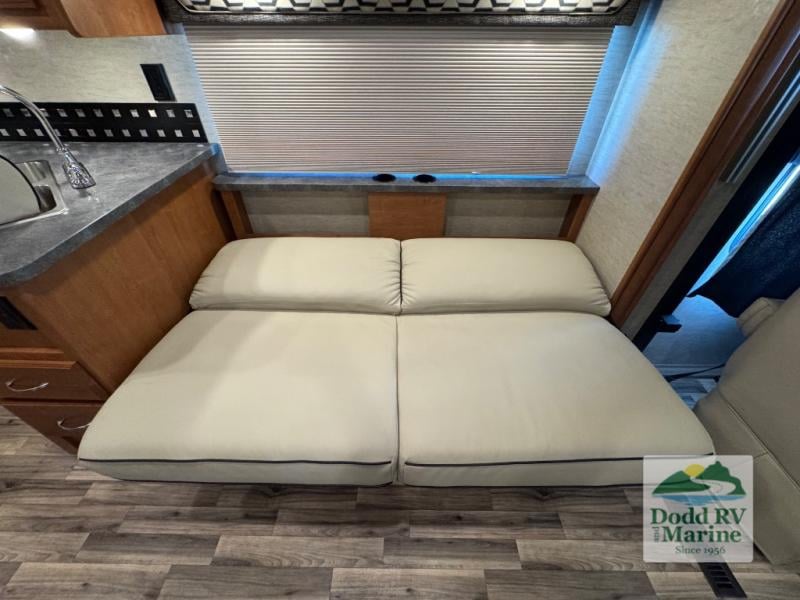 Pre-Owned 2018 Winnebago 29VE - photo - 23