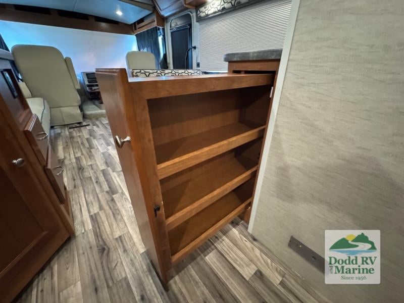 Pre-Owned 2018 Winnebago 29VE - photo - 32