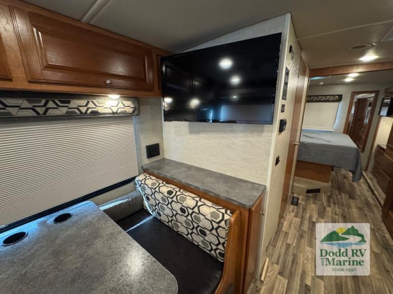 Pre-Owned 2018 Winnebago 29VE - photo - 31