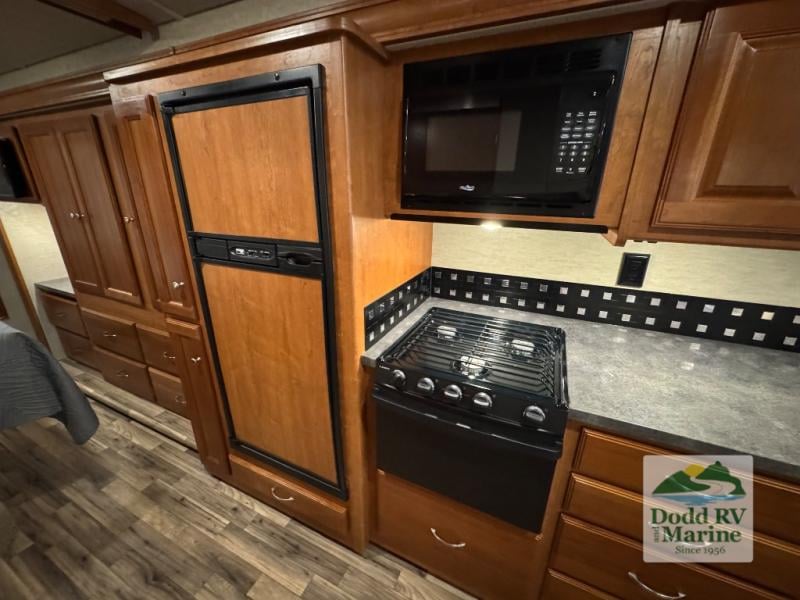 Pre-Owned 2018 Winnebago 29VE - photo - 38