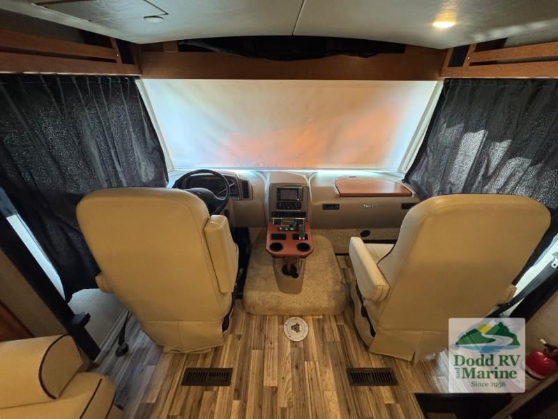 Pre-Owned 2018 Winnebago 29VE - photo - 29