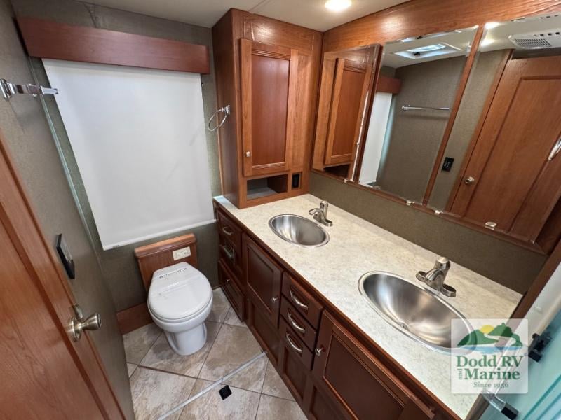 Pre-Owned 2018 Winnebago 38F - photo - 40