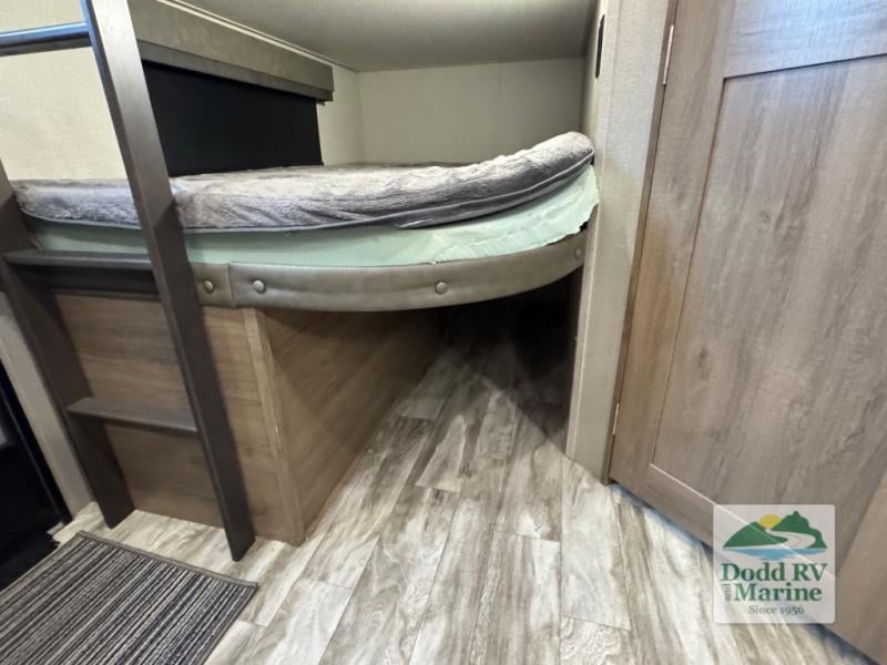 Pre-Owned 2022 Grand Design 2400BH - photo - 21