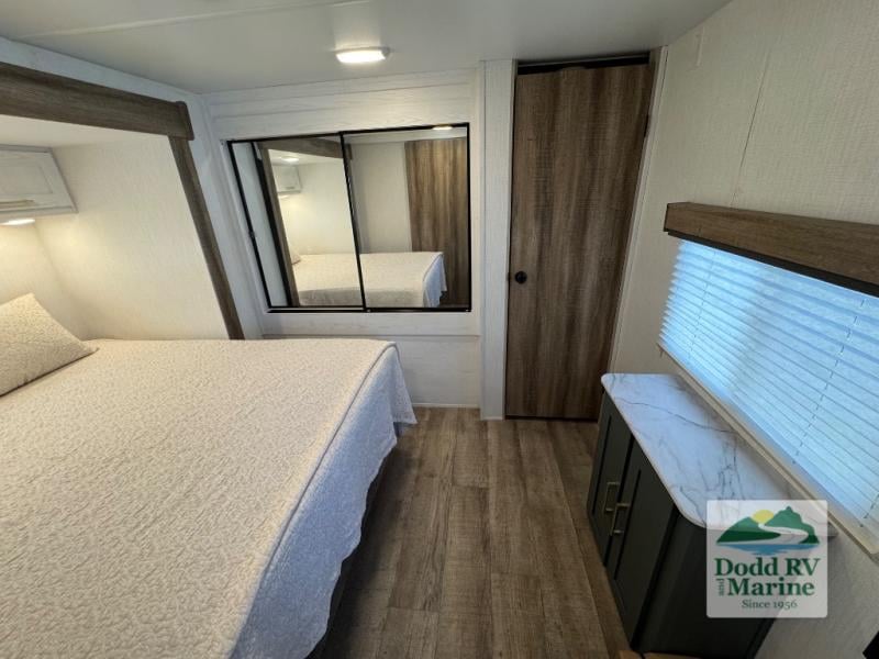 Pre-Owned 2024 Heartland 34BSBH - photo - 41