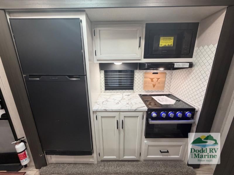 Pre-Owned 2022 Venture RV ST333VIK - photo - 7