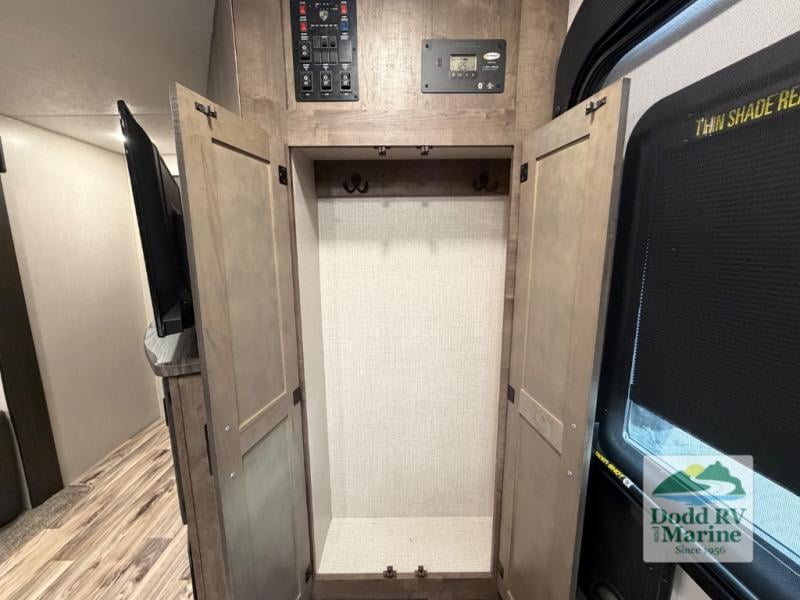 Pre-Owned 2022 Venture RV ST333VIK - photo - 20