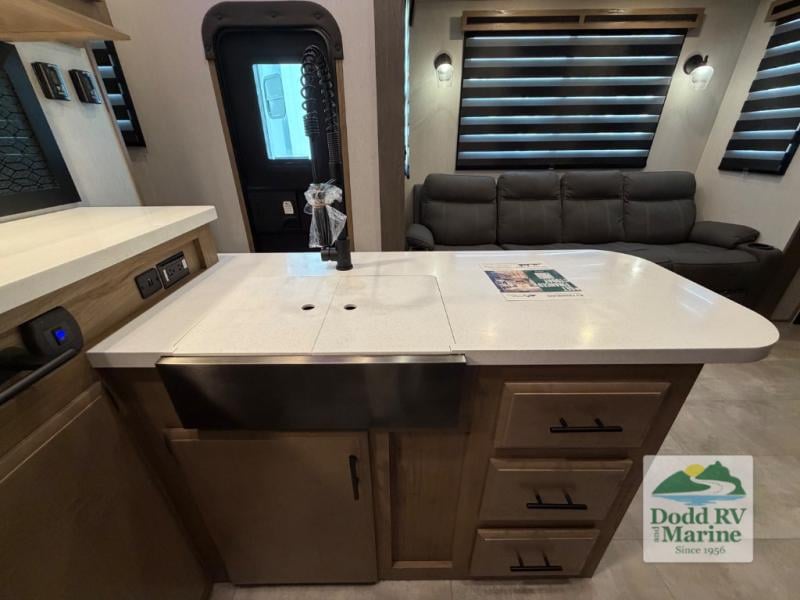 Pre-Owned 2024 Forest River RV VGF383G2 - photo - 16