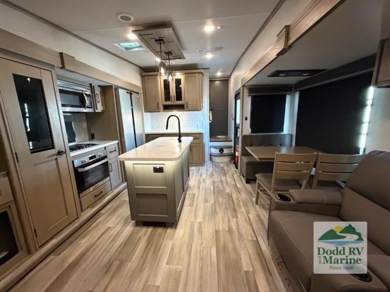 Pre-Owned 2023 Grand Design 303RLS - photo - 9