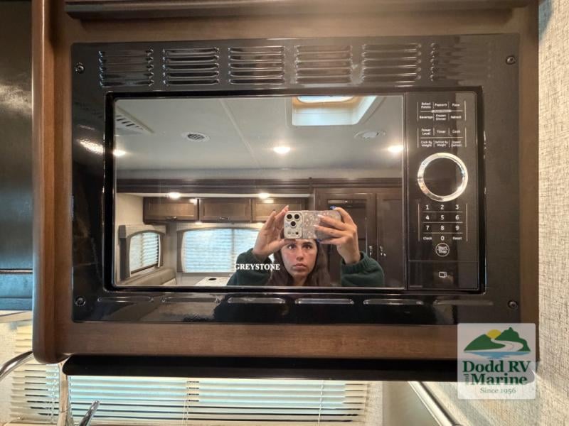 Pre-Owned 2020 Thor Motor Coach 24F - photo - 17
