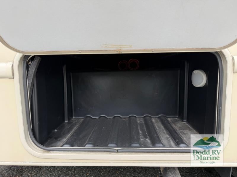 Pre-Owned 2020 Thor Motor Coach 24F - photo - 10