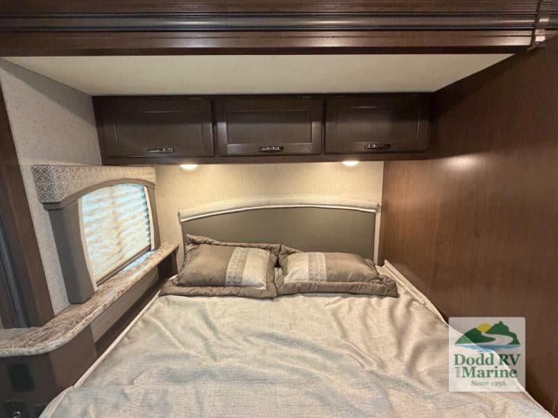 Pre-Owned 2020 Thor Motor Coach 24F - photo - 28