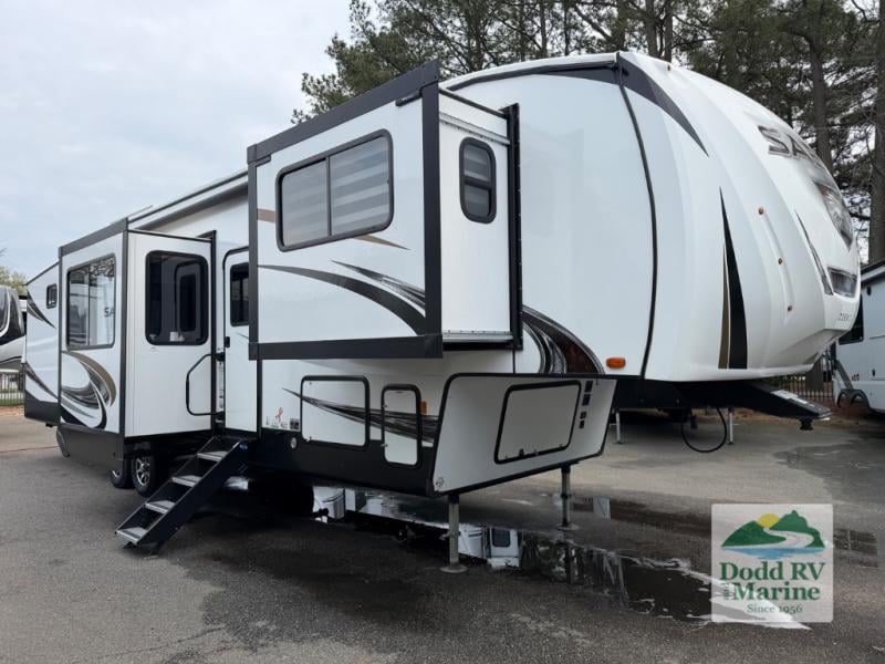 Pre-Owned 2022 Forest River RV 37FLH - photo - 0