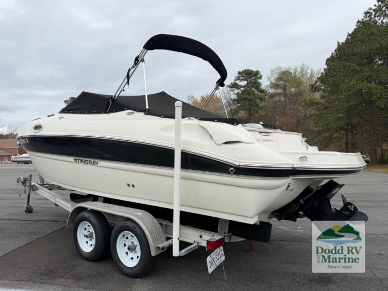 Pre-Owned 2012 Stingray 215LR - photo - 2