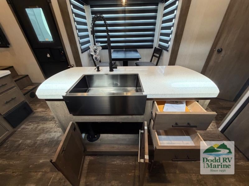 Pre-Owned 2022 Forest River RV 37FLH - photo - 25