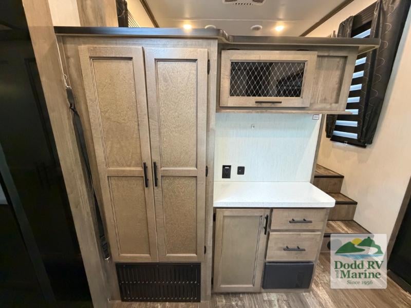 Pre-Owned 2022 Forest River RV 37FLH - photo - 27
