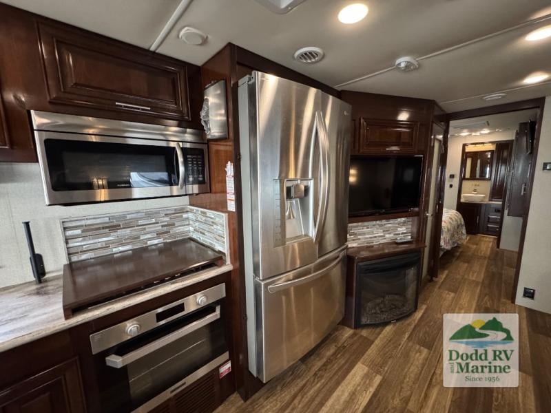 Pre-Owned 2019 Forest River RV 369DS - photo - 18