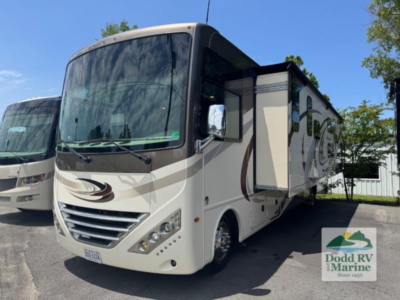 Pre-Owned 2018 Thor Motor Coach 34J - photo - 2