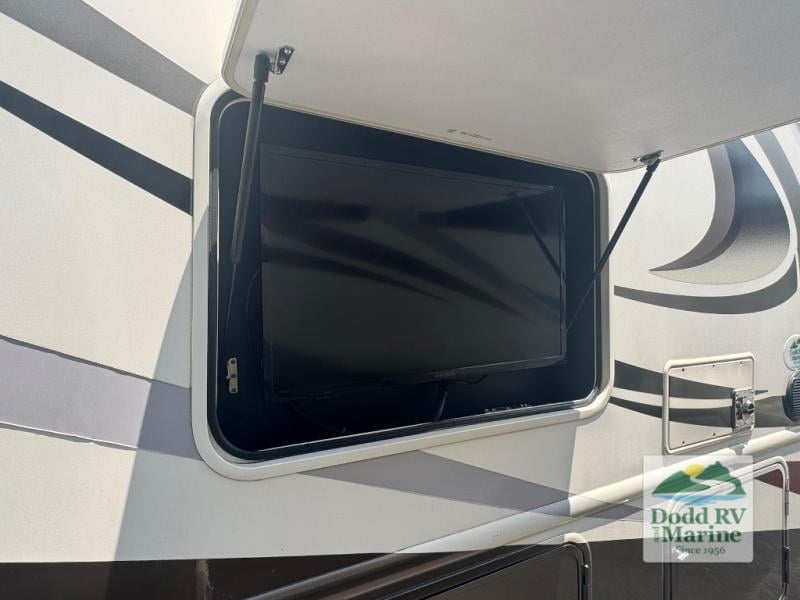 Pre-Owned 2018 Thor Motor Coach 34J - photo - 5