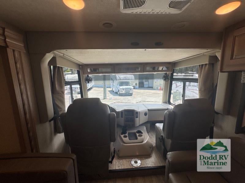Pre-Owned 2018 Thor Motor Coach 34J - photo - 16