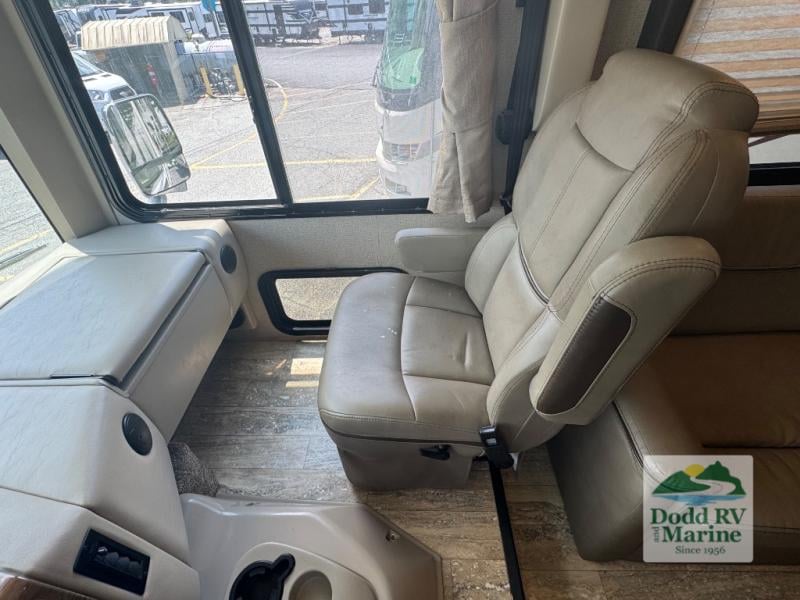 Pre-Owned 2018 Thor Motor Coach 34J - photo - 19