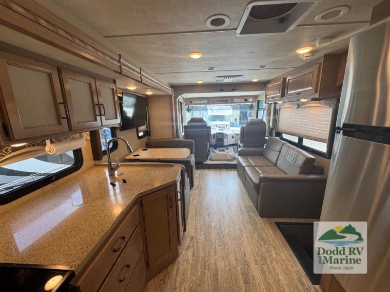 Pre-Owned 2018 Thor Motor Coach 34J - photo - 30