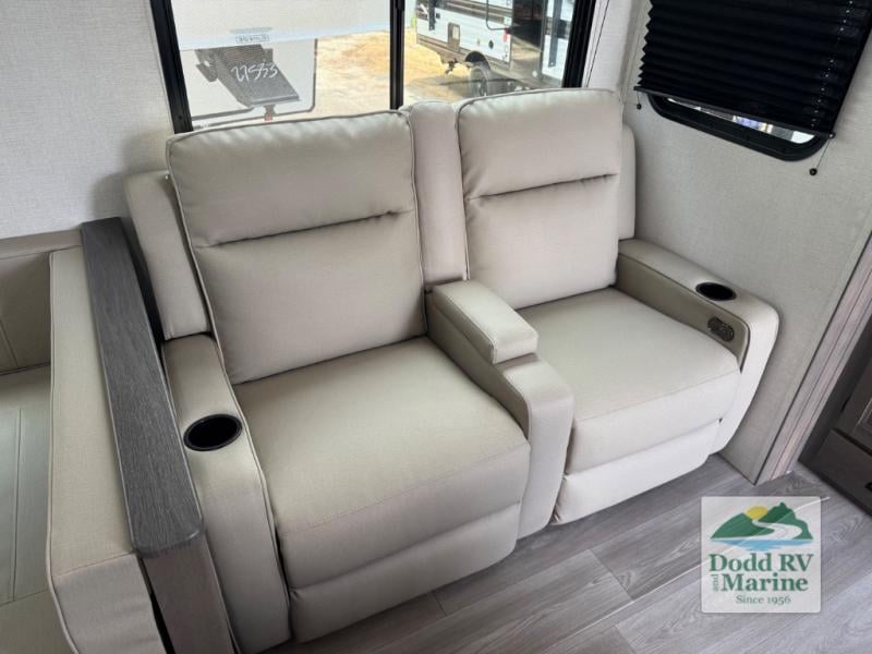 New 2026 Grand Design 335BHT - photo - 6