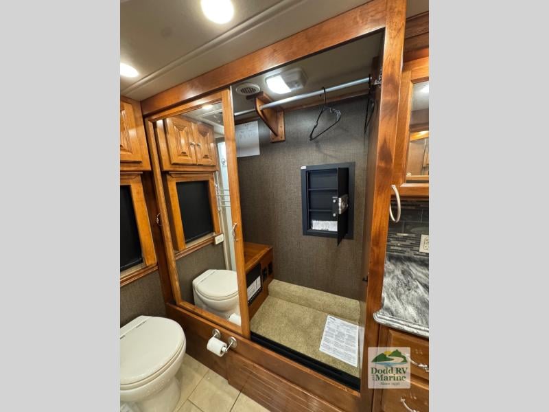 Pre-Owned 2016 Tiffin Motorhomes 40 QBH - photo - 29