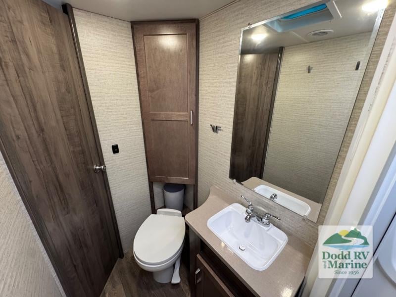 Pre-Owned 2025 Winnebago 22M - photo - 23